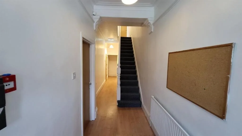8 bedroom house for rent