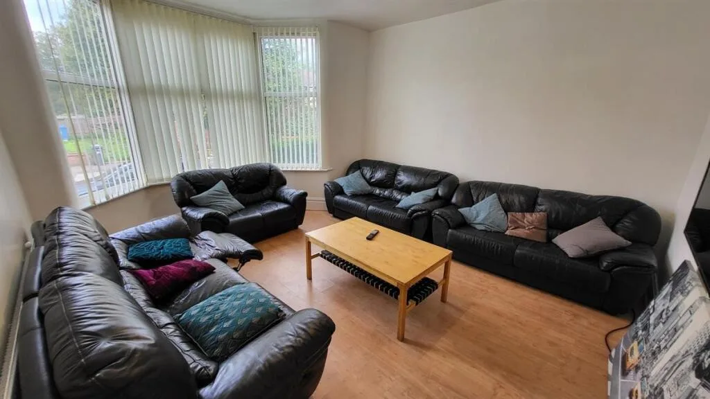 8 bedroom house for rent