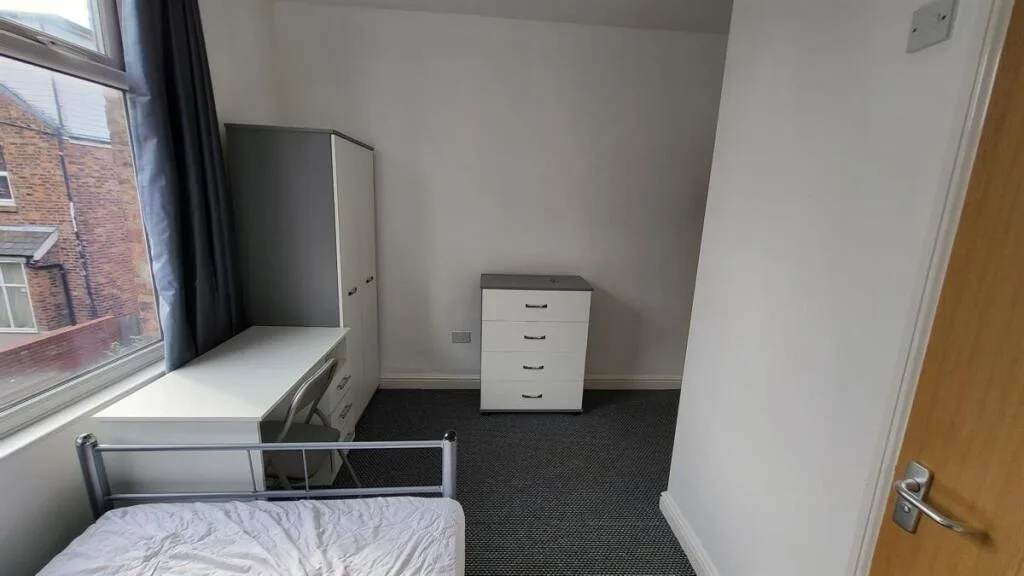 8 bedroom house for rent