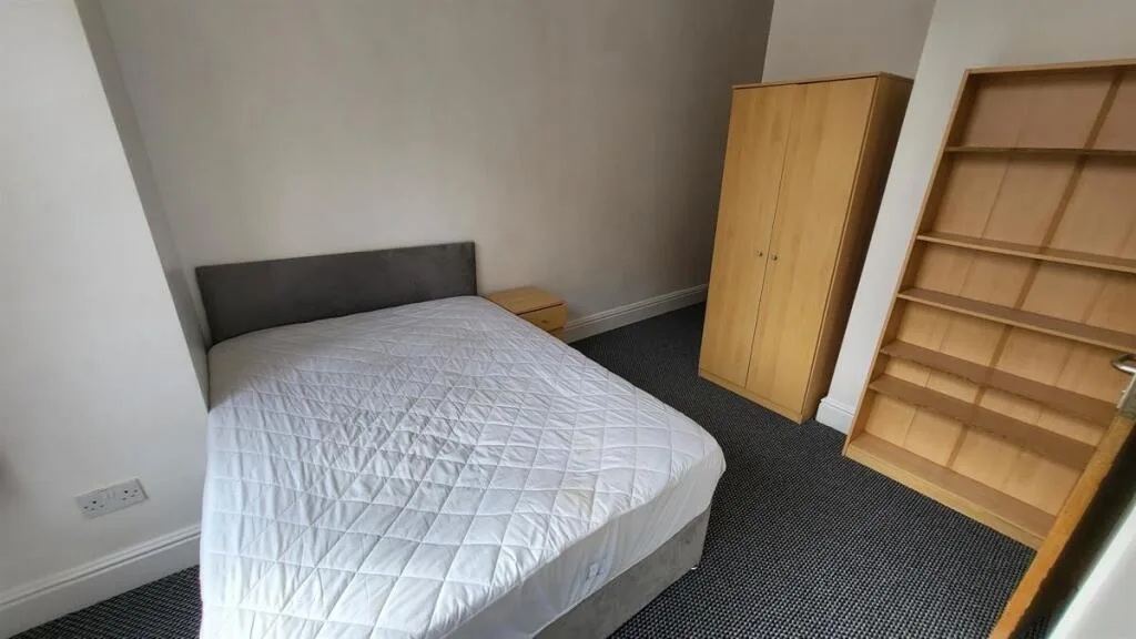 8 bedroom house for rent