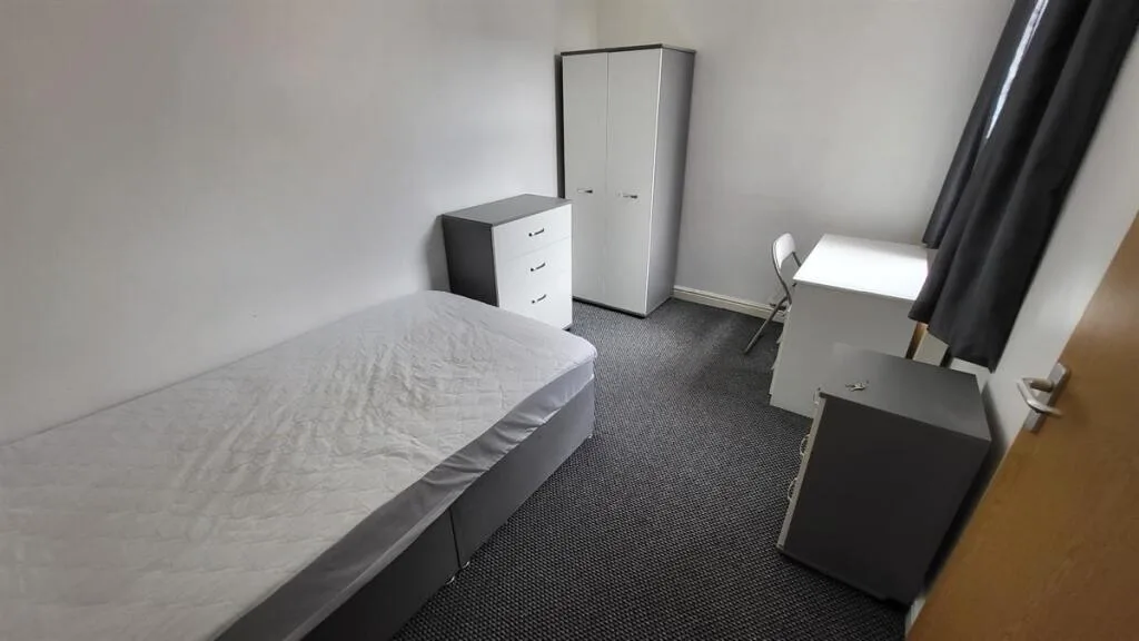 8 bedroom house for rent