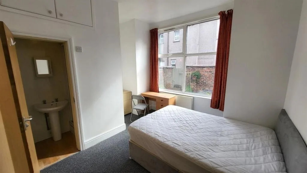 8 bedroom house for rent