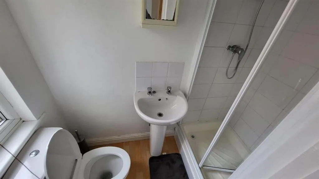 8 bedroom house for rent