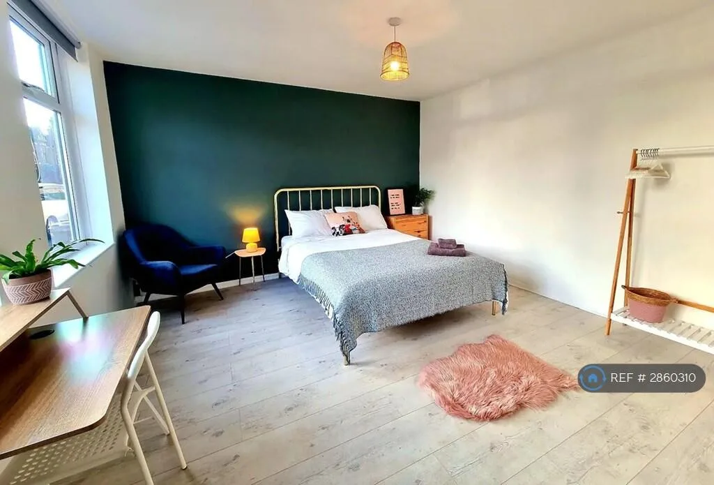 4 bedroom end of terrace house for rent