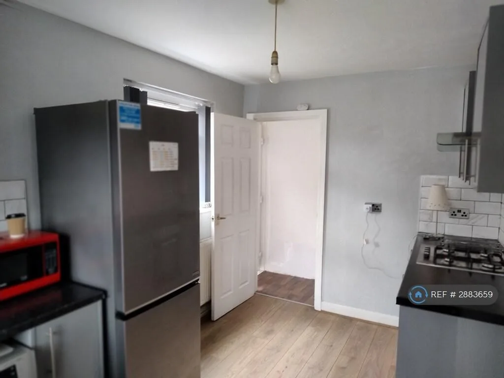 3 bedroom end of terrace house for rent