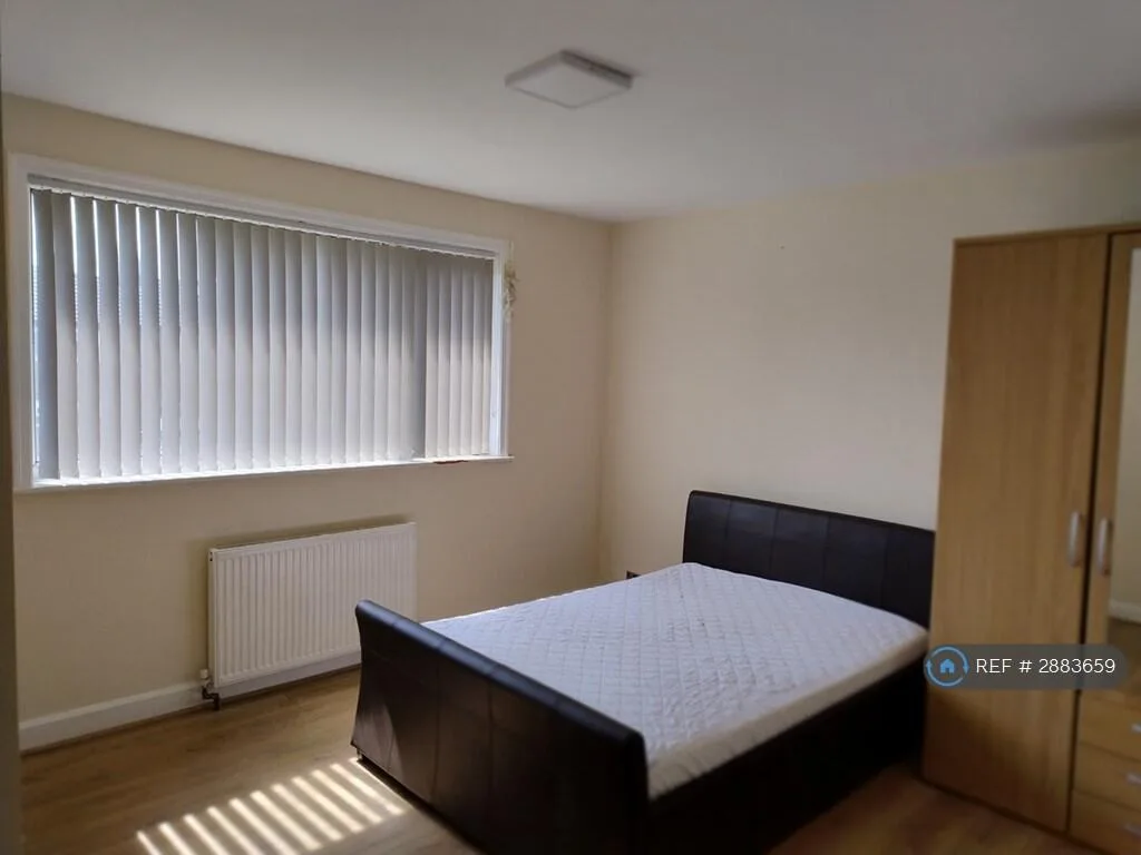 3 bedroom end of terrace house for rent