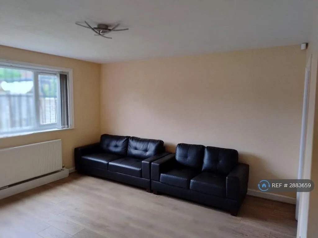 3 bedroom end of terrace house for rent