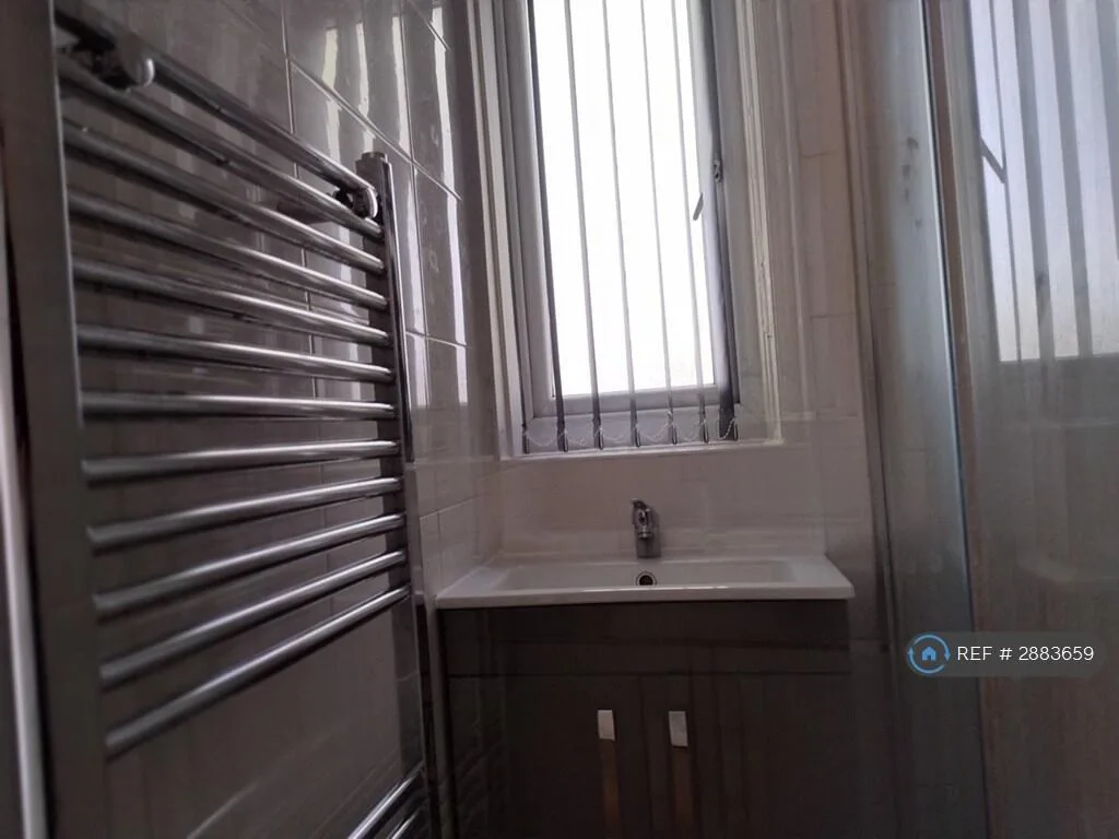 3 bedroom end of terrace house for rent