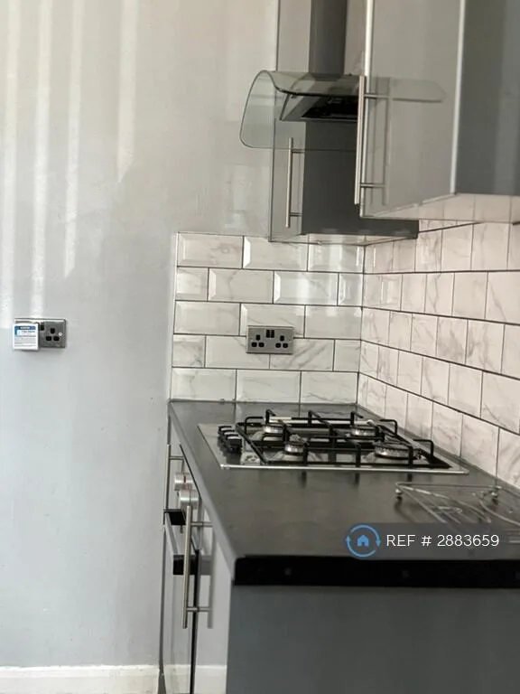 3 bedroom end of terrace house for rent