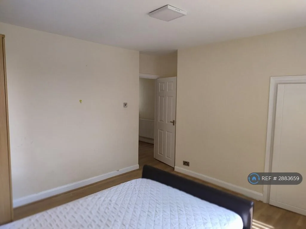 3 bedroom end of terrace house for rent