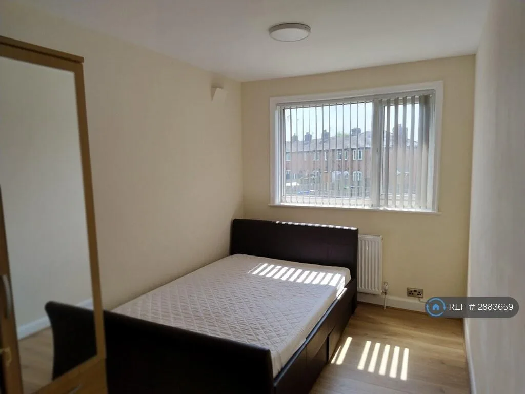 3 bedroom end of terrace house for rent
