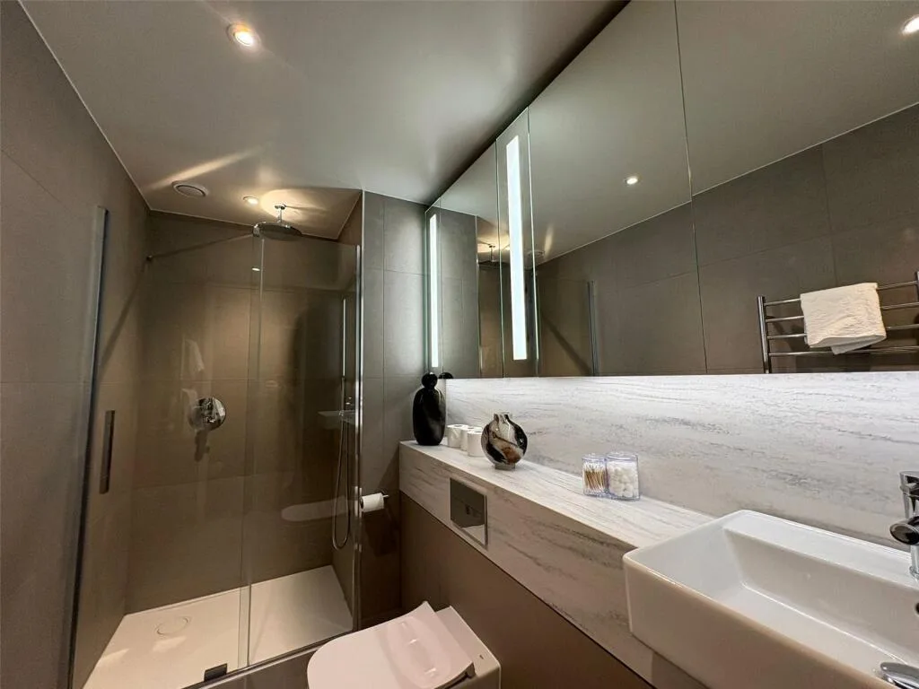 2 bedroom penthouse for rent