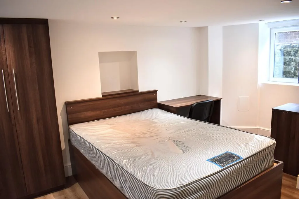 6 bedroom terraced house for rent