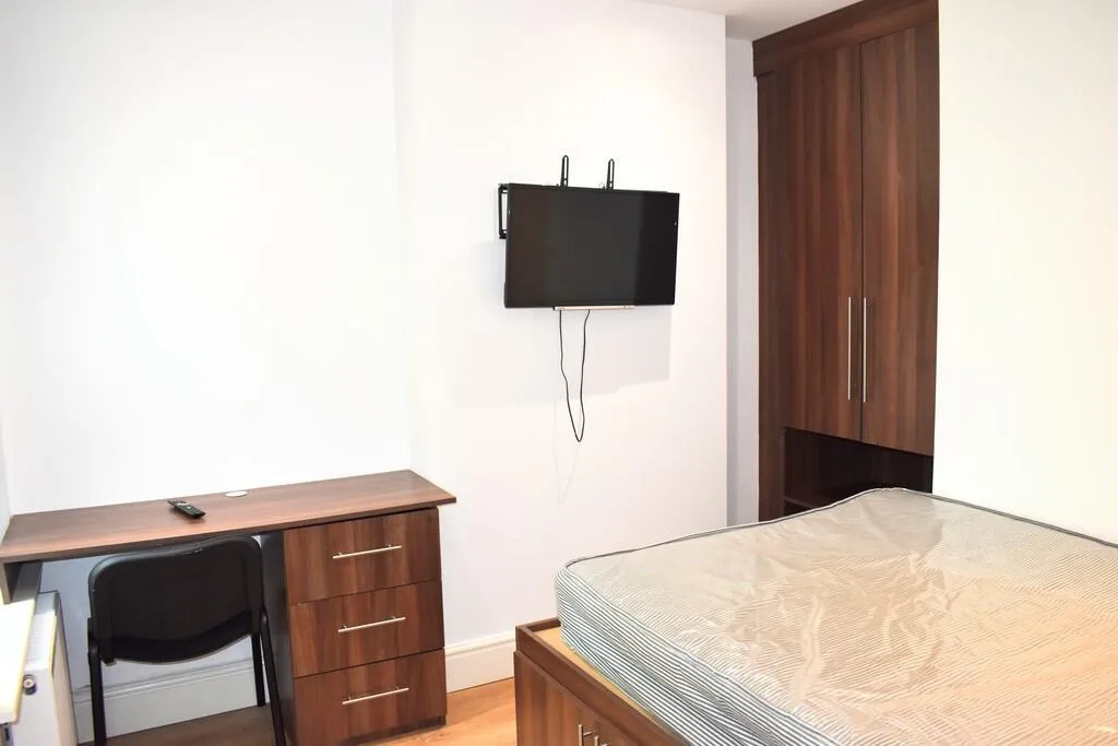 6 bedroom terraced house for rent