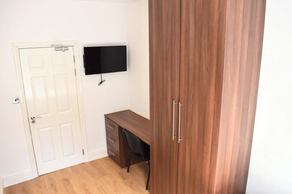 6 bedroom terraced house for rent
