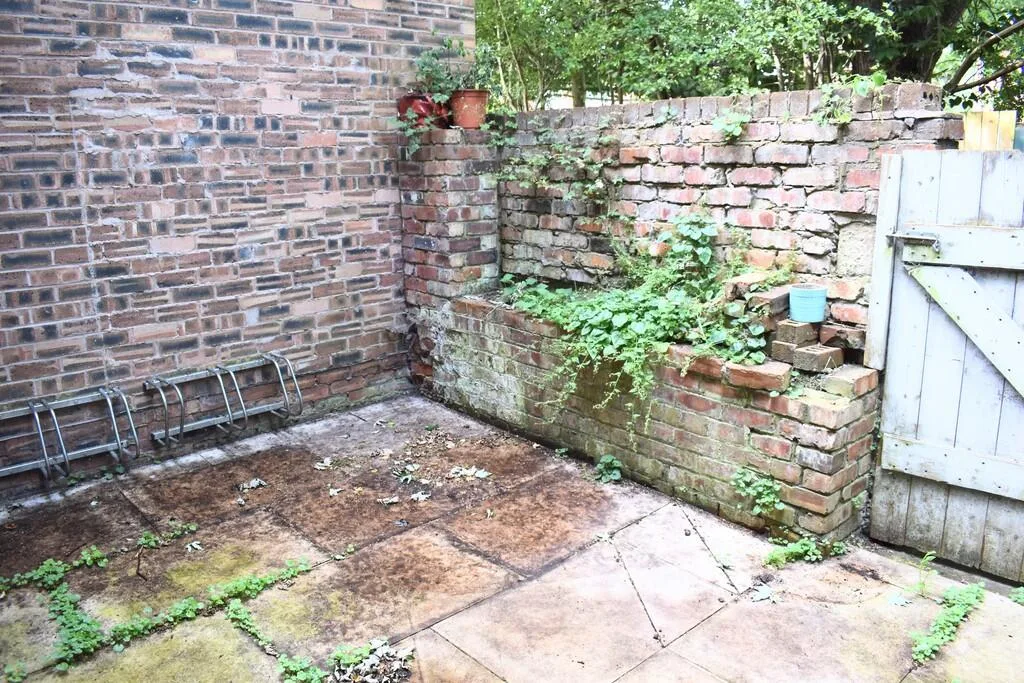 6 bedroom terraced house for rent