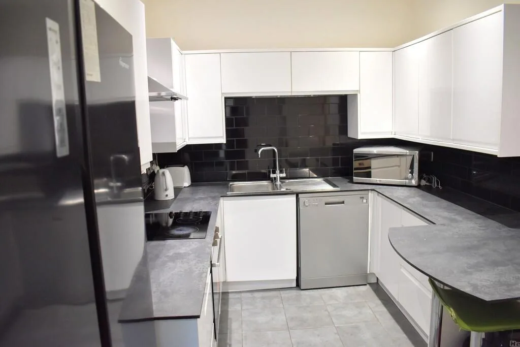 6 bedroom terraced house for rent