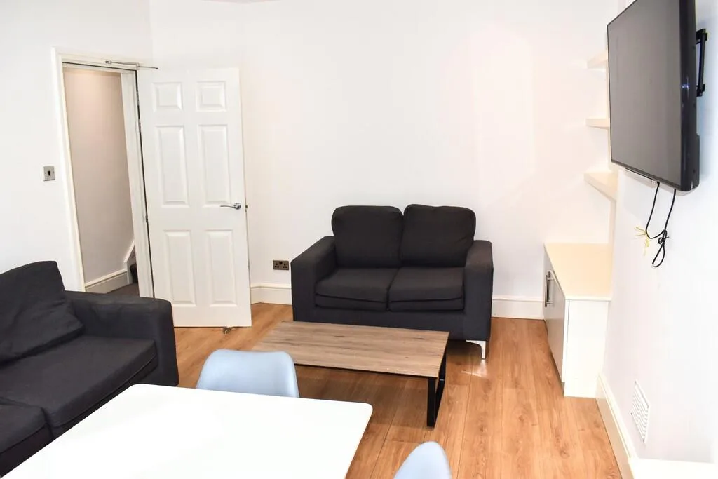 6 bedroom terraced house for rent