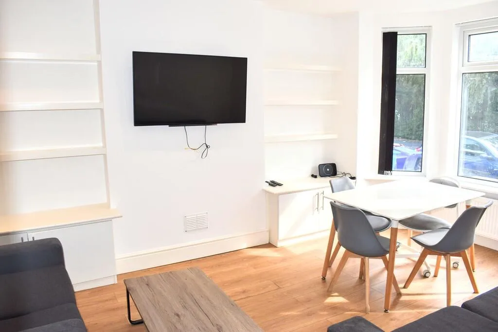 6 bedroom terraced house for rent