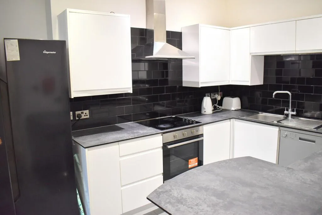 6 bedroom terraced house for rent