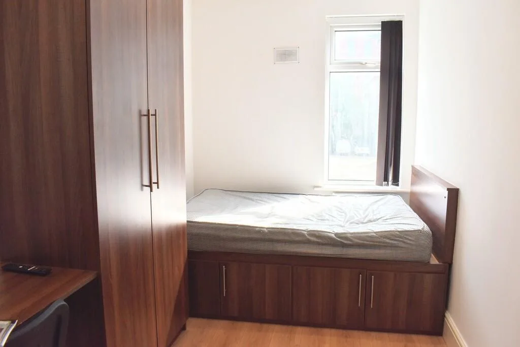 6 bedroom terraced house for rent