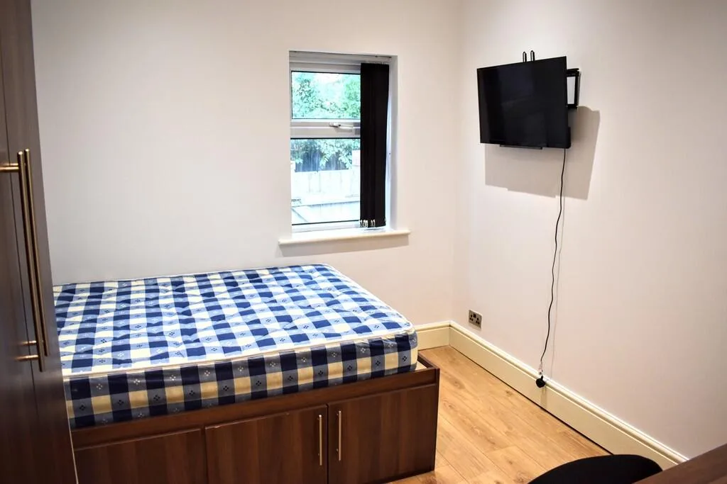 6 bedroom terraced house for rent