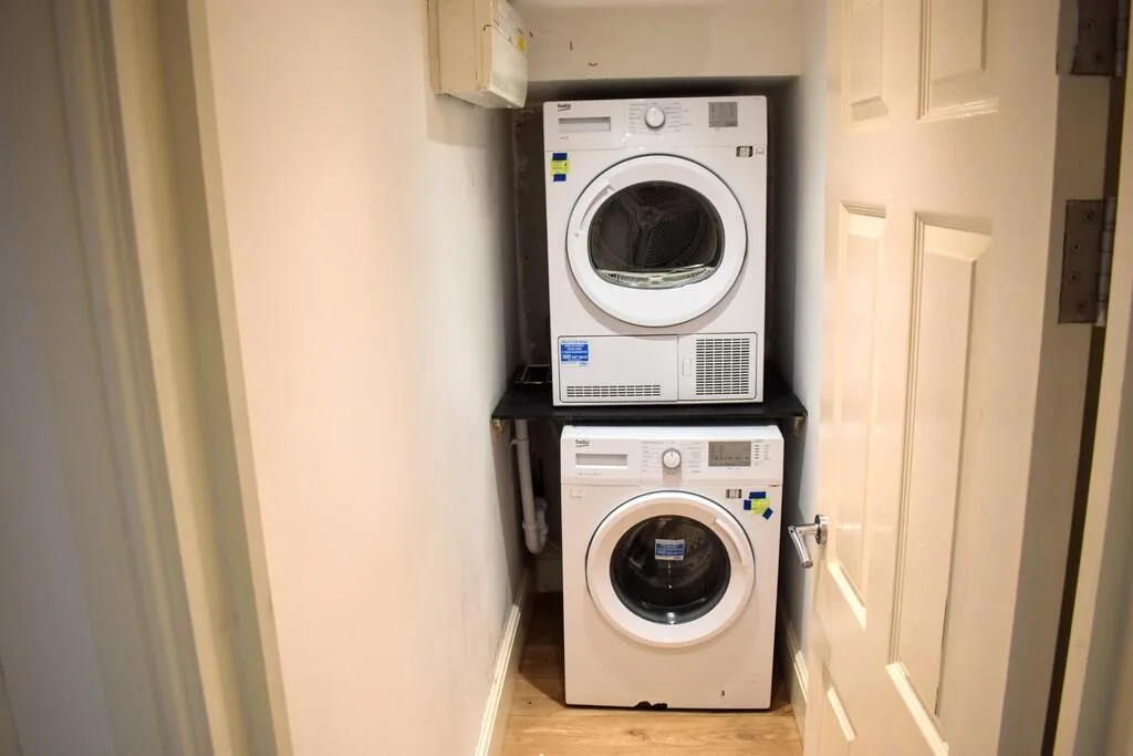 6 bedroom terraced house for rent