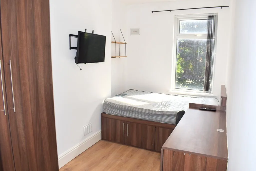 6 bedroom terraced house for rent