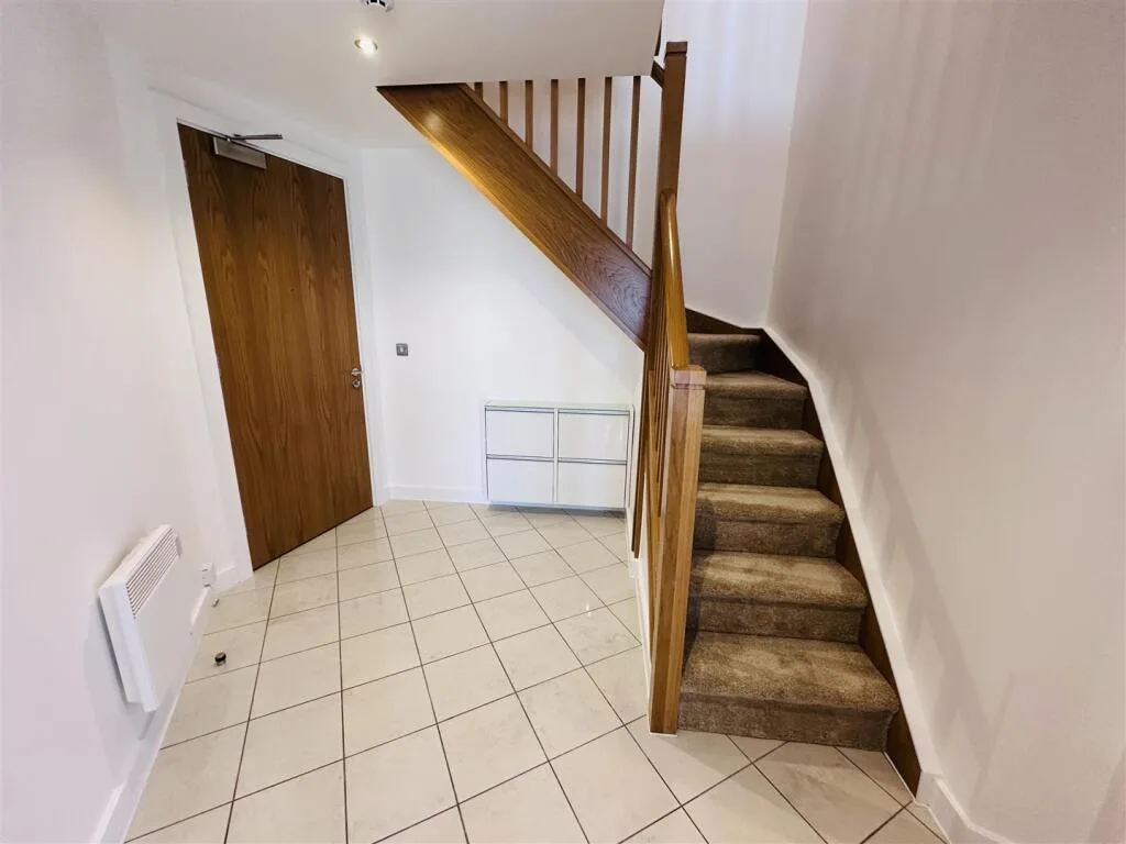 2 bedroom duplex for rent