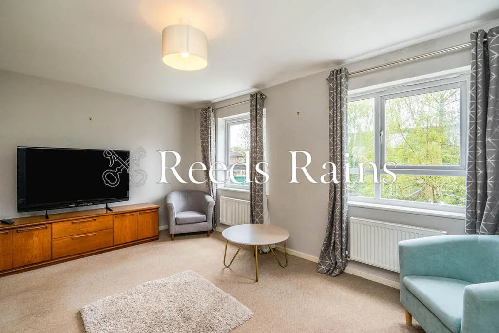 3 bedroom semi-detached house for rent