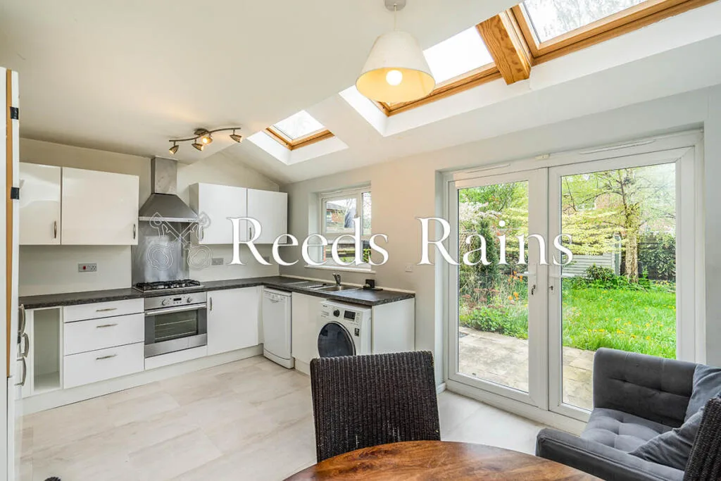 3 bedroom semi-detached house for rent