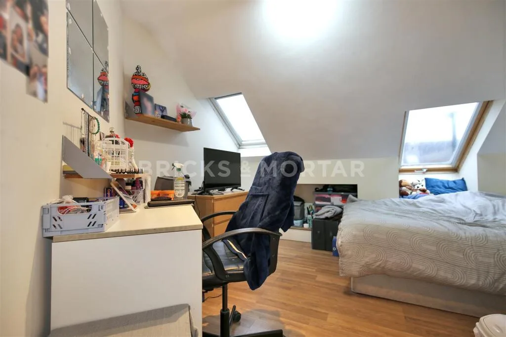 6 bedroom maisonette for rent