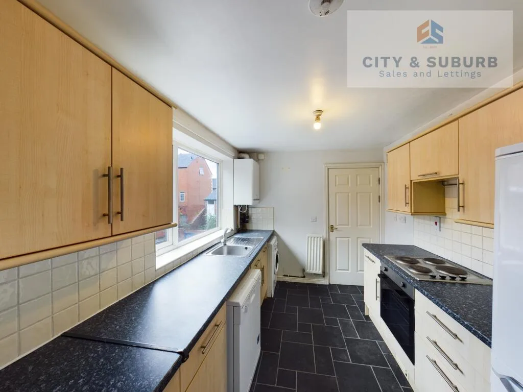 6 bedroom flat for rent