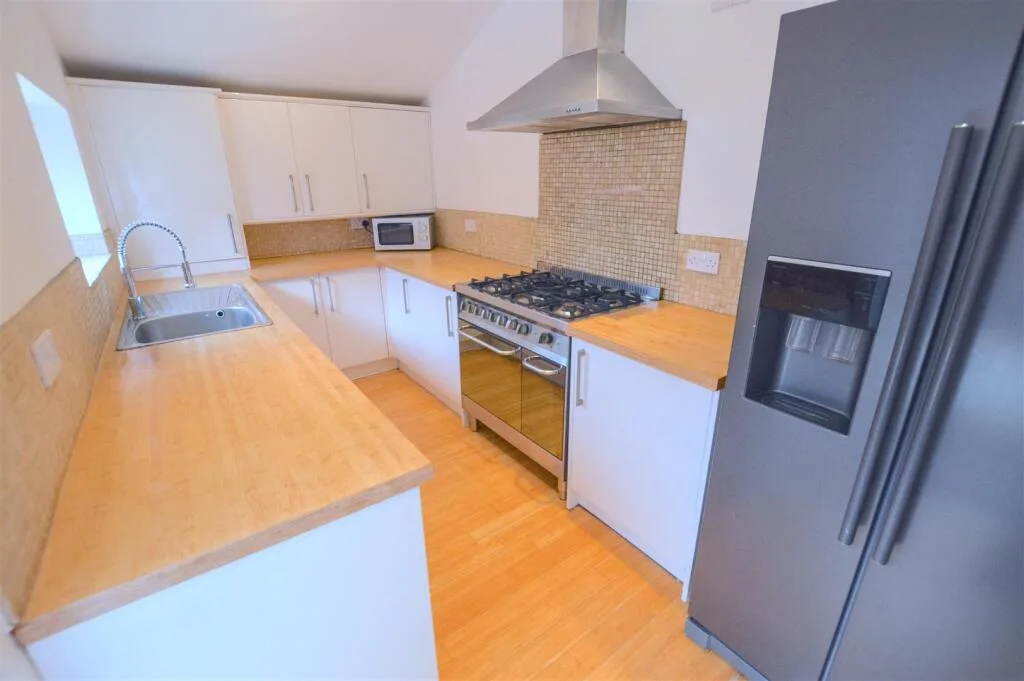 6 bedroom flat for rent
