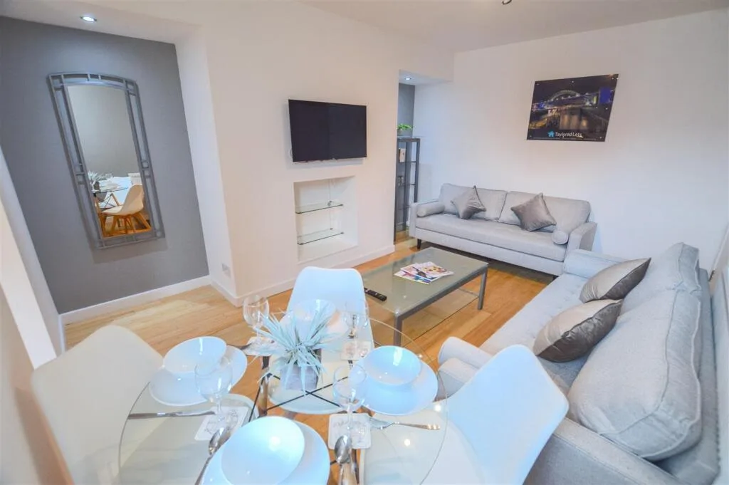 6 bedroom flat for rent