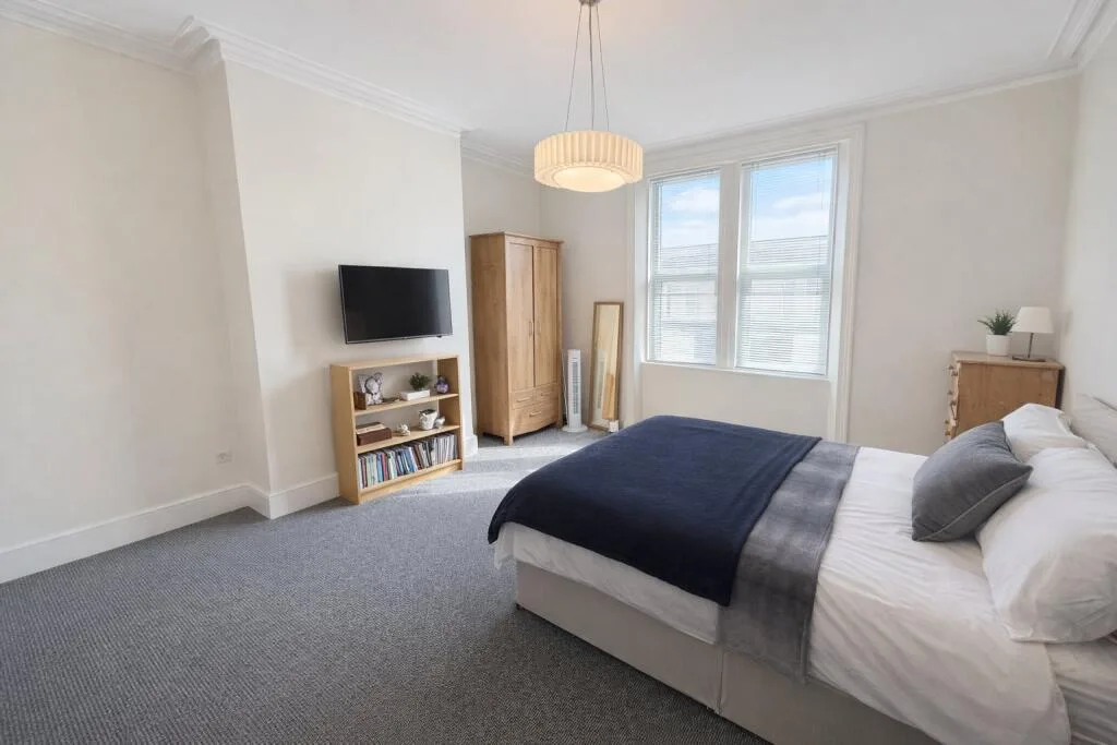6 bedroom maisonette for rent