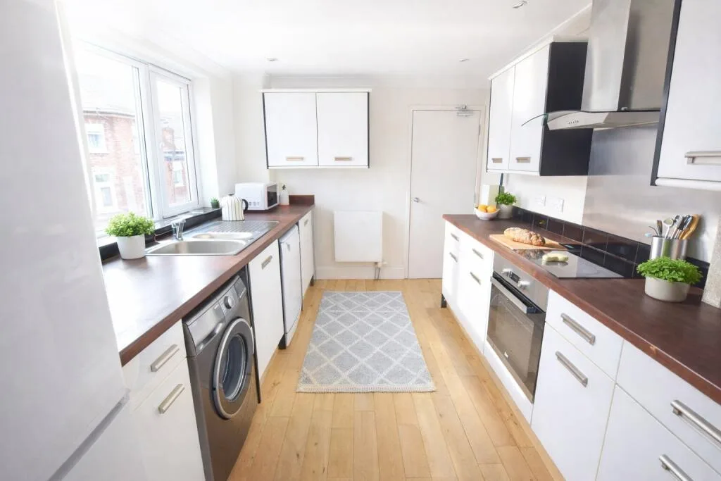 6 bedroom flat for rent