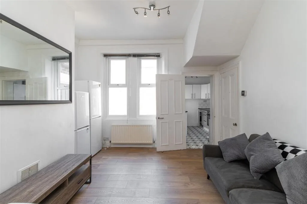 6 bedroom terraced house for rent
