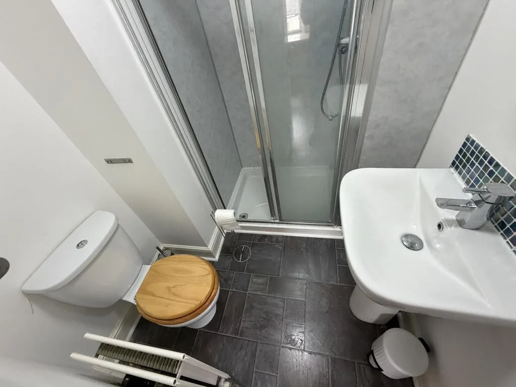 6 bedroom terraced house for rent