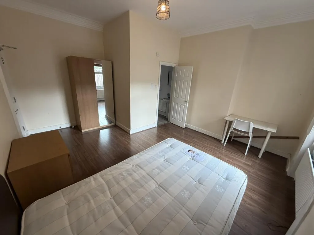 6 bedroom terraced house for rent