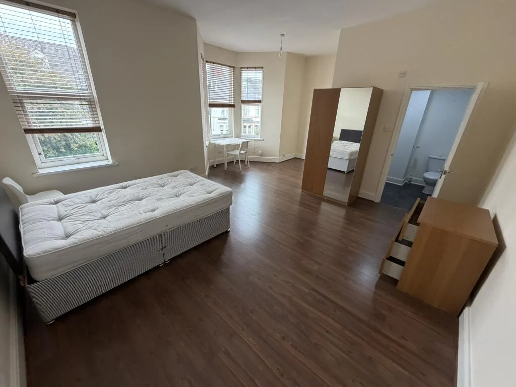 6 bedroom terraced house for rent