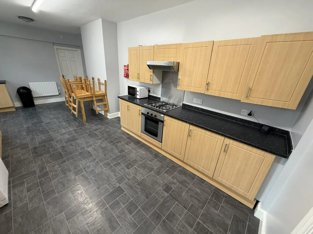 6 bedroom terraced house for rent