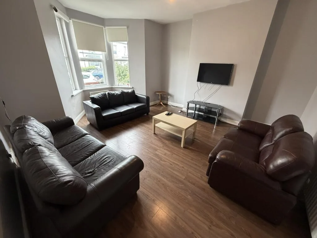 6 bedroom terraced house for rent