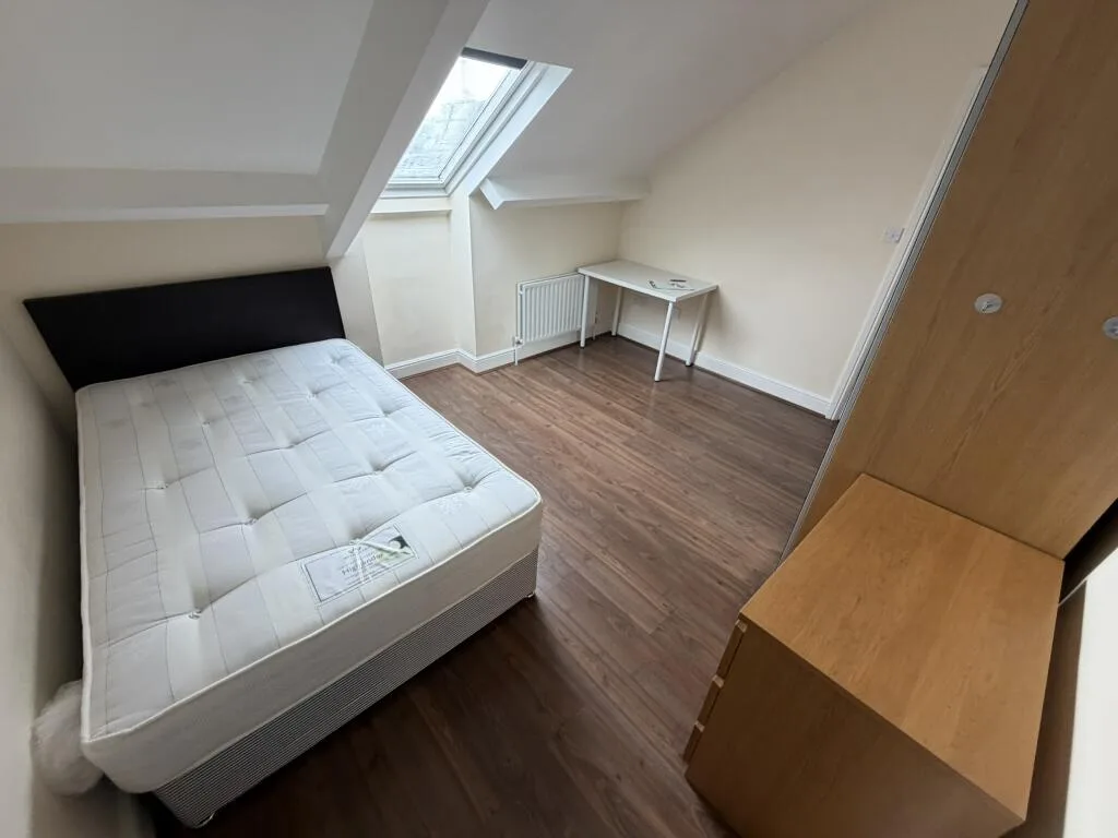 6 bedroom terraced house for rent