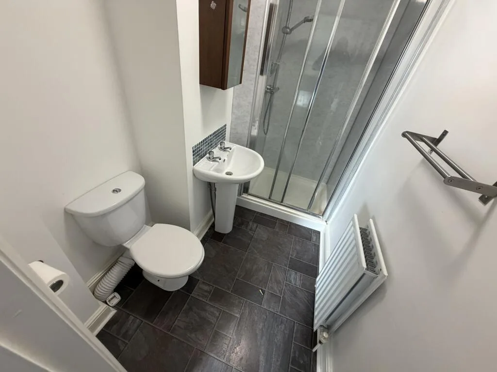 6 bedroom terraced house for rent