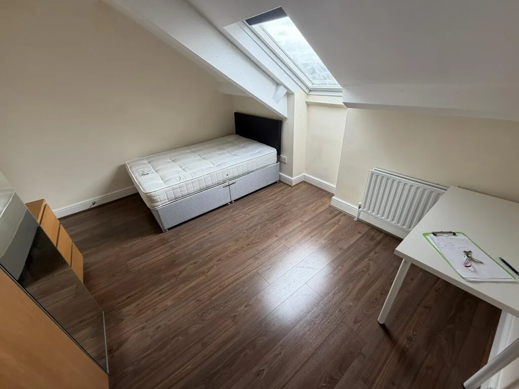 6 bedroom terraced house for rent