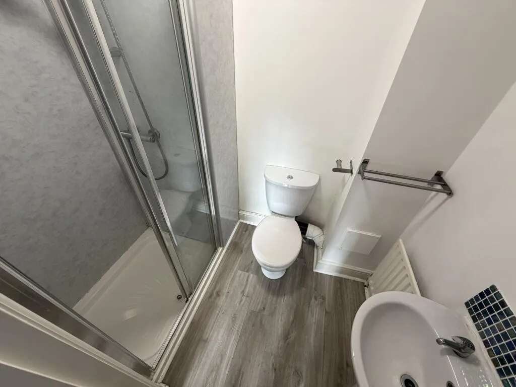 6 bedroom terraced house for rent