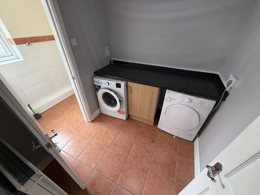 6 bedroom terraced house for rent