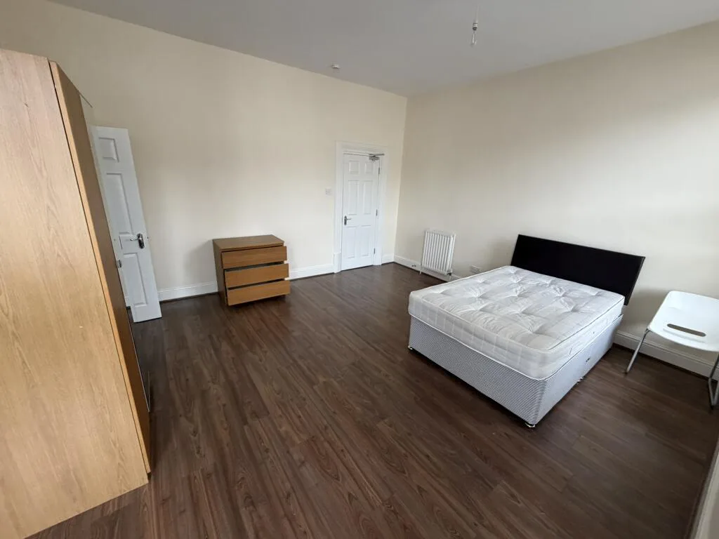 6 bedroom terraced house for rent