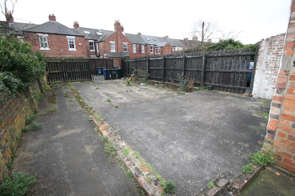 6 bedroom terraced house for rent